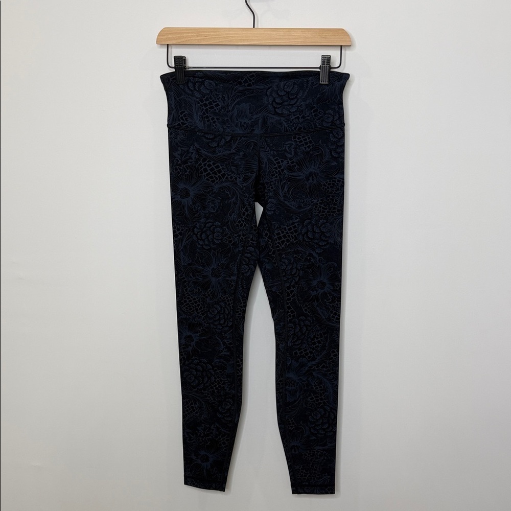 lululemon athletica Dark Blue Koi Fish Print Leggings – Size 6 (Dot Confirmed)